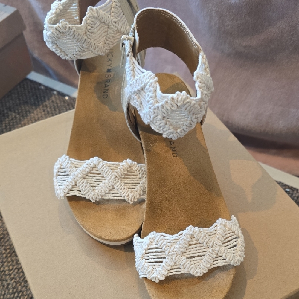 Lucky Brand Women's Tan and Cream Wedges - Picture 5 of 9